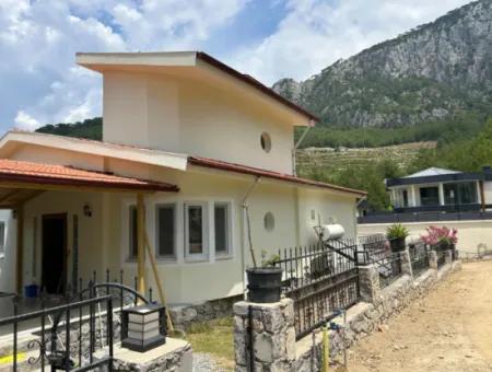 2 Villen Zum Verkauf Auf Einem 1500M2 Grossen Grundstück In Akkaya, Dem Wunder Der Natur
