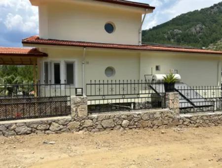 2 Villen Zum Verkauf Auf Einem 1500M2 Grossen Grundstück In Akkaya, Dem Wunder Der Natur