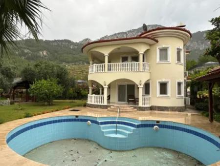 Doğa Mucizesi Akkayada 1500M2 Arsanın İçerisinde 2 Adet Satılık Villalar